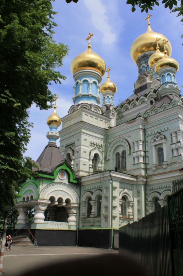 Женский монастырь в центре Киева