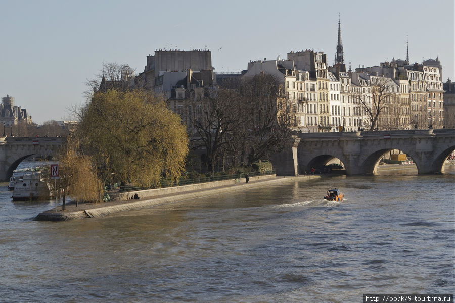 Остров Сите. Вид с моста искусств. Париж, Франция