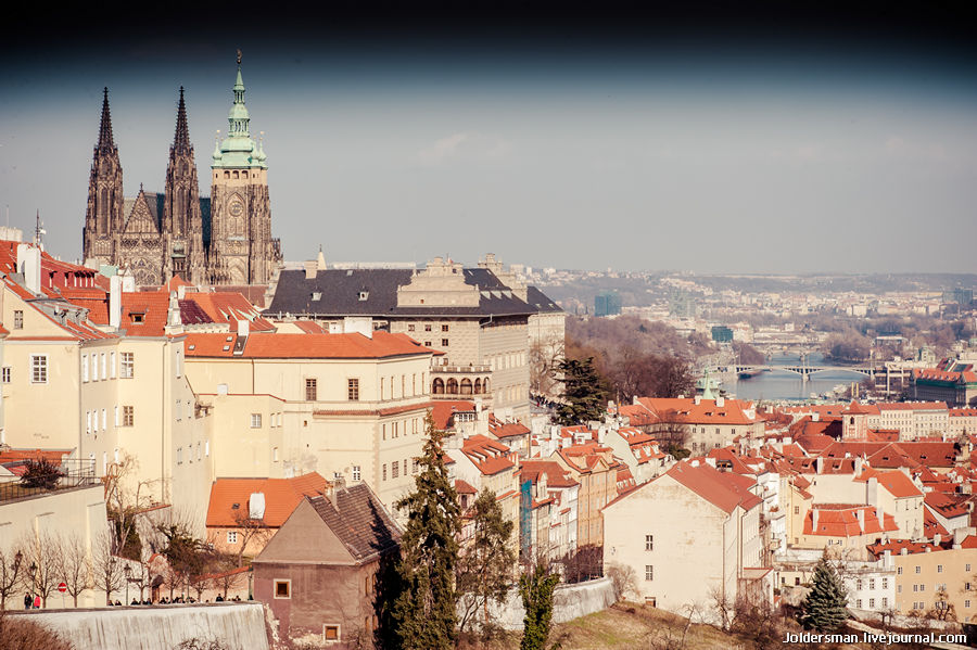 Вид на собор Святого Вита и Влтаву. Прага, Чехия