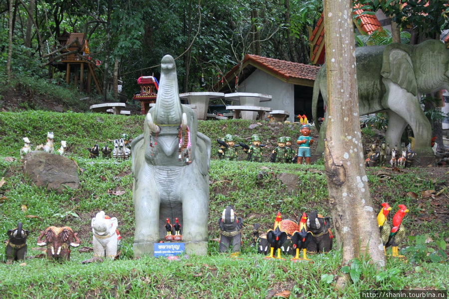 Парк скульптур в национальном парке Кхао-Яй Кхао-Яй Национальный Парк, Таиланд