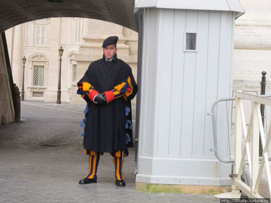 Швейцарская гвардия , охраняет Ватикан Рим, Италия