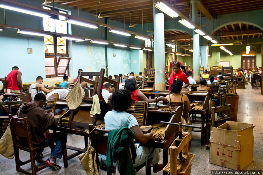 Сигарная фабрика Partagas в Гаване Гавана, Куба