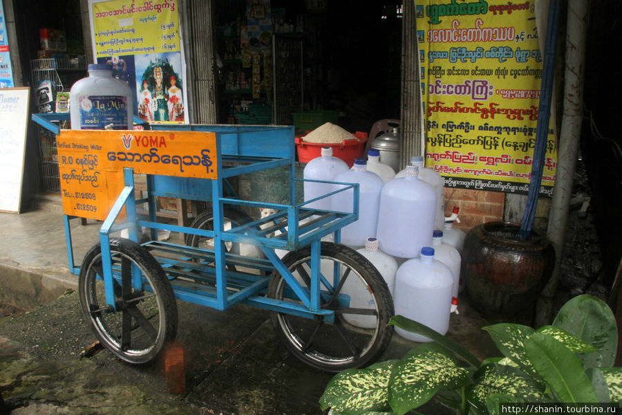 Питьевая вода без водопровода Янгон, Мьянма
