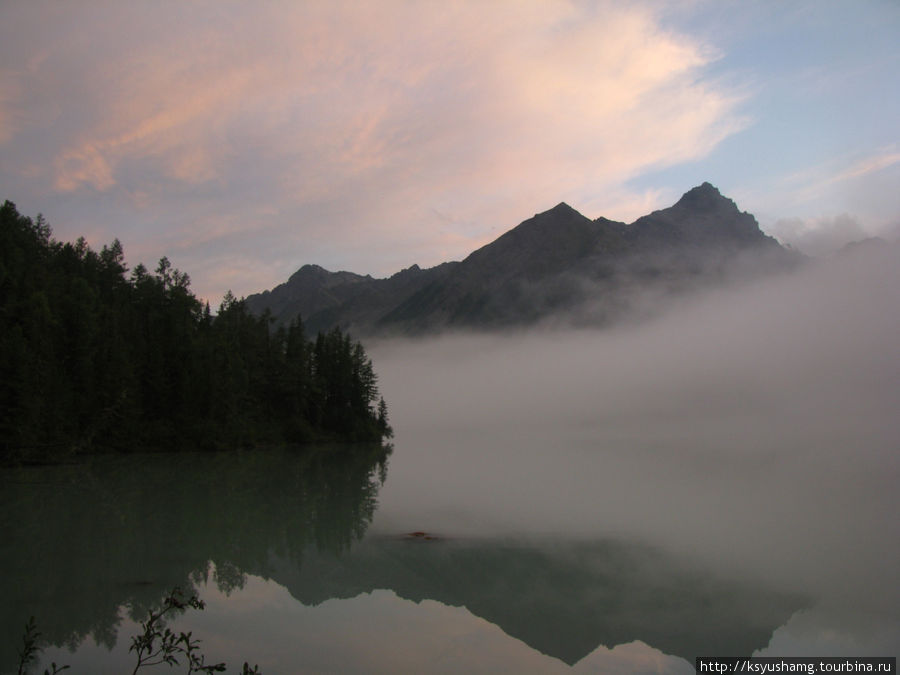 Закат на Кучерлинском озере, облако-туман Горно-Алтайск, Россия