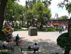 Статуя Идальго в парке