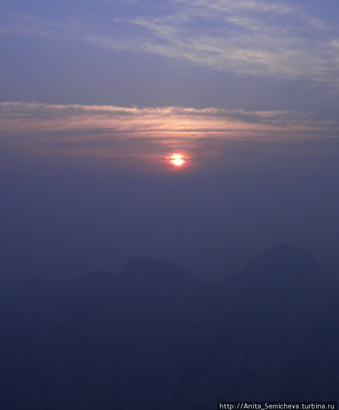 Подъём на священную гору  Хуа со встречей рассвета Хуашань, Китай