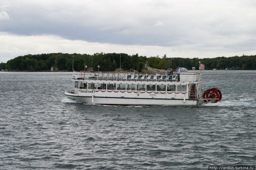 Навстречу — американский экскурсионный кораблик Провинция Онтарио, Канада
