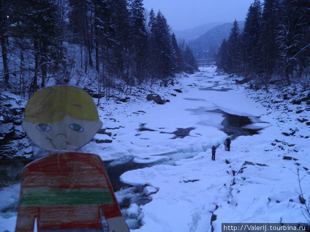 У водопада в Яремче. Украина