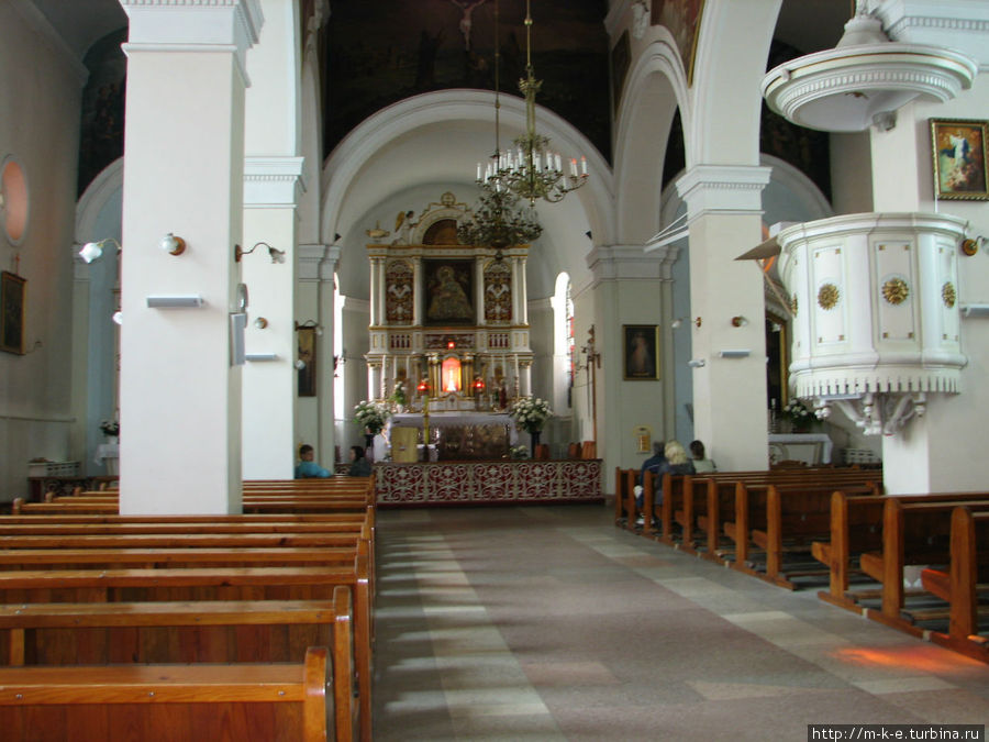 Внутри церкви Скорбящей Богоматери Рига, Латвия