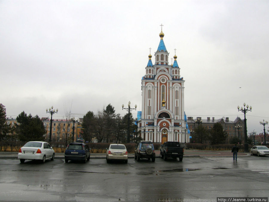 Вот и Комсомольская площадь со стоящим посреди храмом. Хабаровск, Россия
