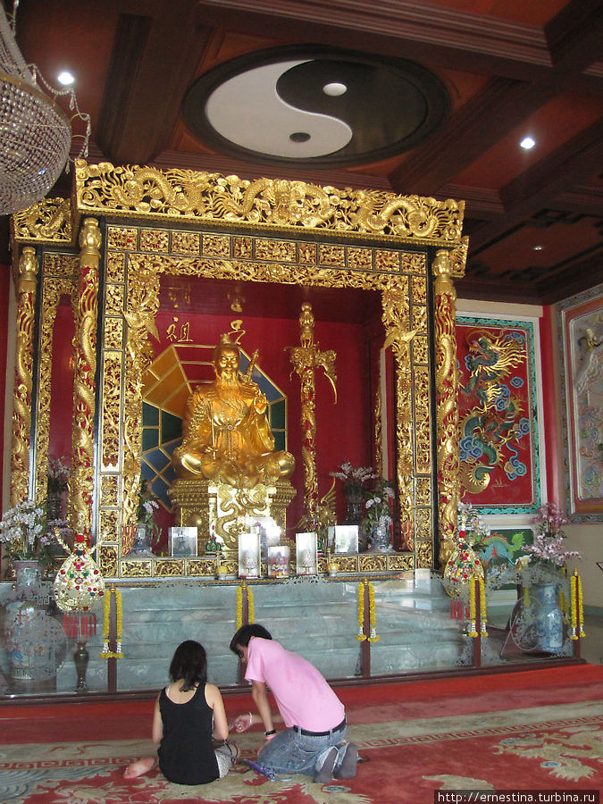 статуя Будды на 3-ем уровне Паттайя, Таиланд