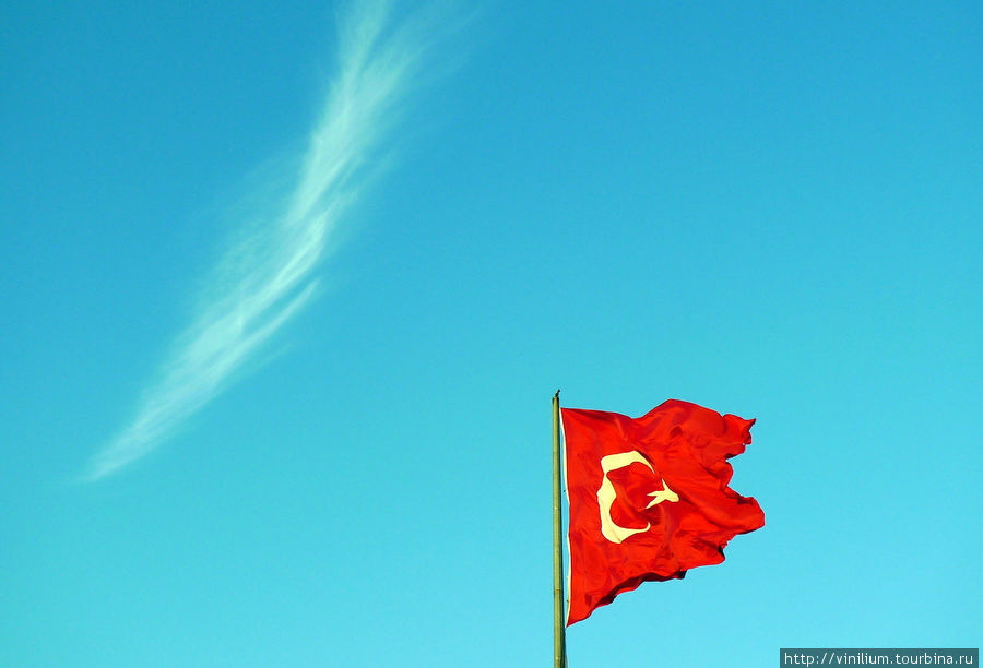 Флаги — неотъемлемая часть Стамбула. Стамбул, Турция