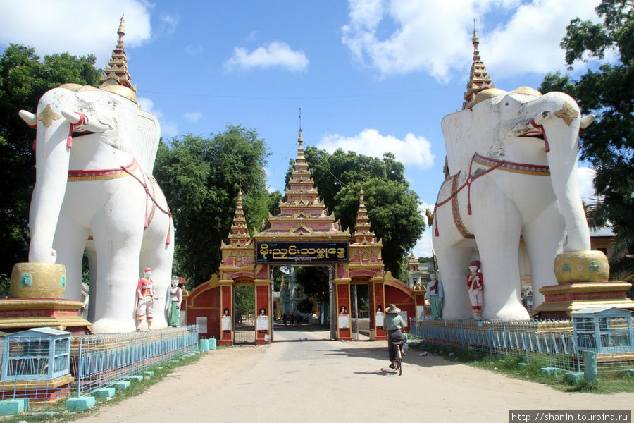 Вход на территорию комплекса Тамбудхе Монива, Мьянма