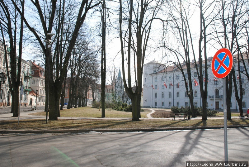 Площадь перед Домом Правительсва Рига, Латвия