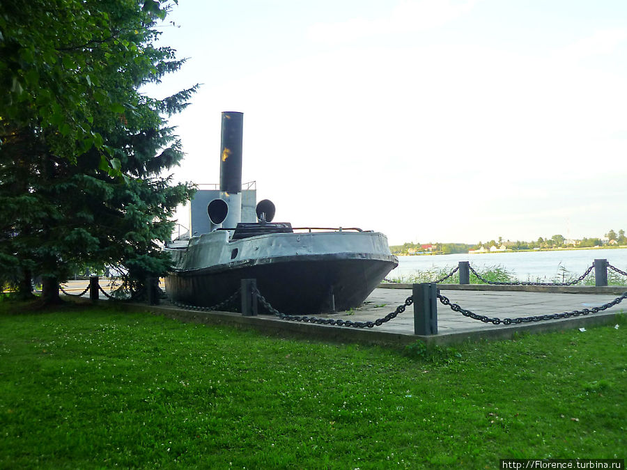 Памятник морякам Ладожской флотилии Новая Ладогa, Россия