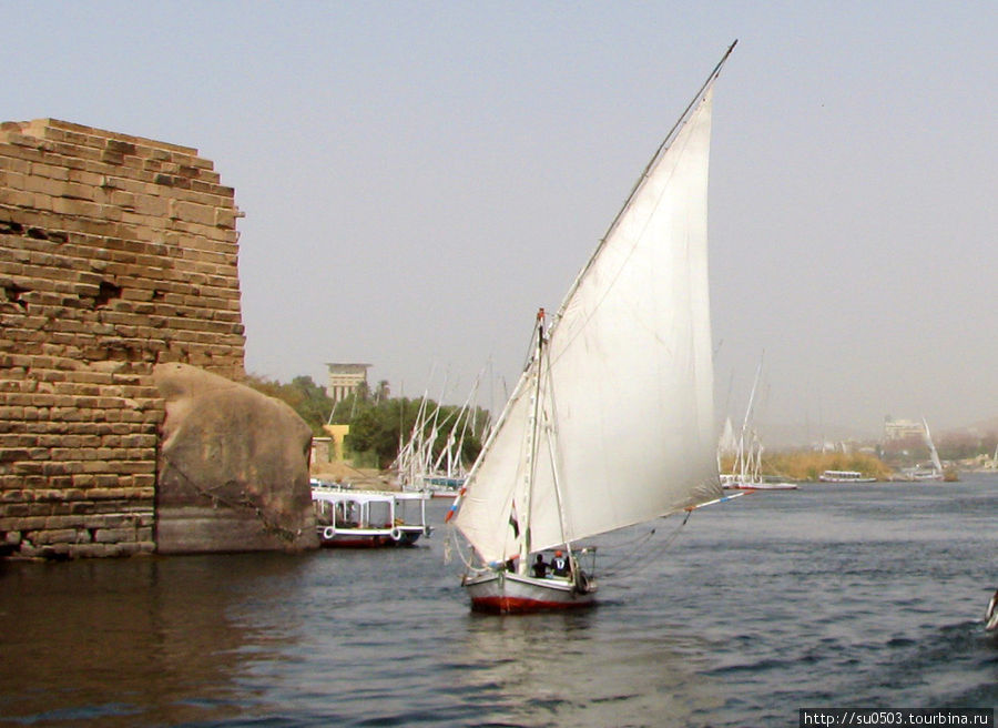 Фелука у Асуана Египет