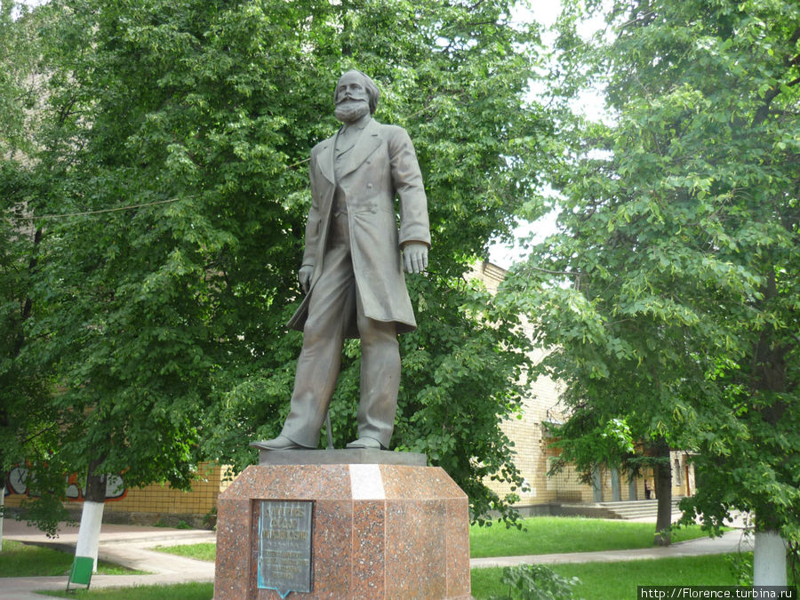 Памятник директору Раменской мануфактуры Раменское, Россия