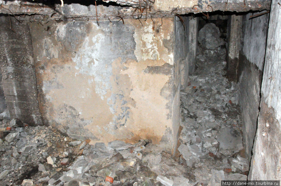 Внутри полная разруха и запустение Горловка, Украина