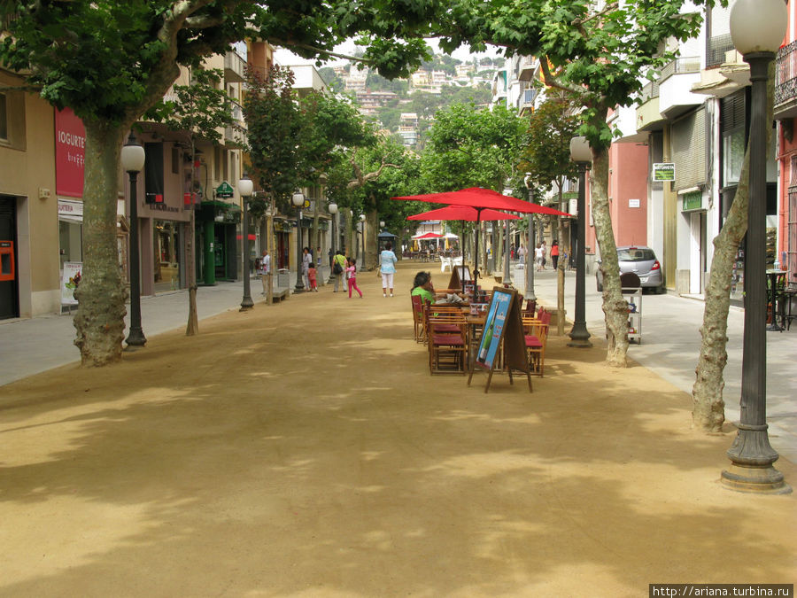 Центральная пешеходная улица Бланес, Испания