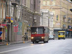 Автобус у бывшего кинотеатра 1-й Комсомольский. Ещё ранее Ампир