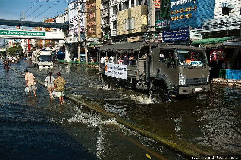 Незатопляемый Бангкок: На баррикадах Бангкок, Таиланд