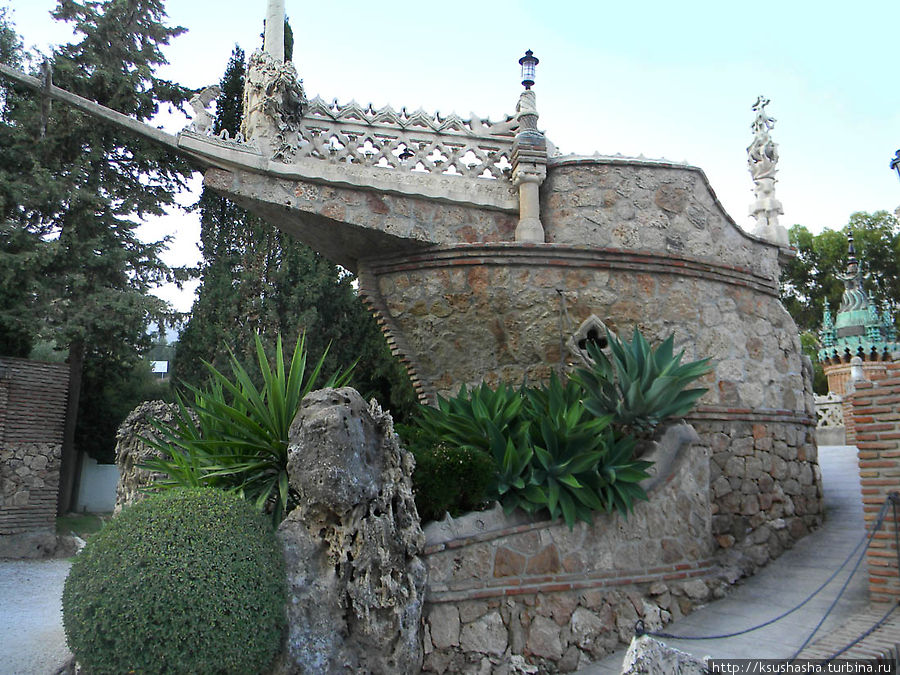 Замок Коломарес — удивительное строение Беналмадена, Испания