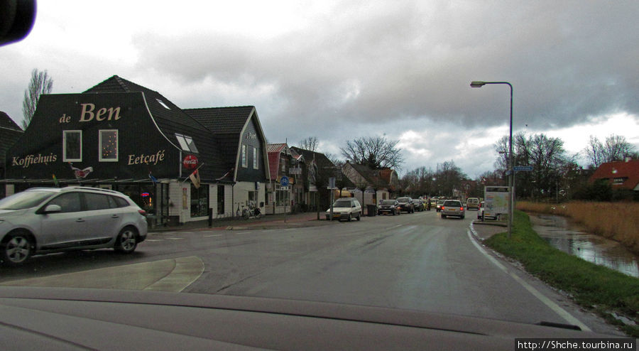 Въезд в город по улице Molenvaart, влево пошла Smidsmeg Анна-Павловна, Нидерланды