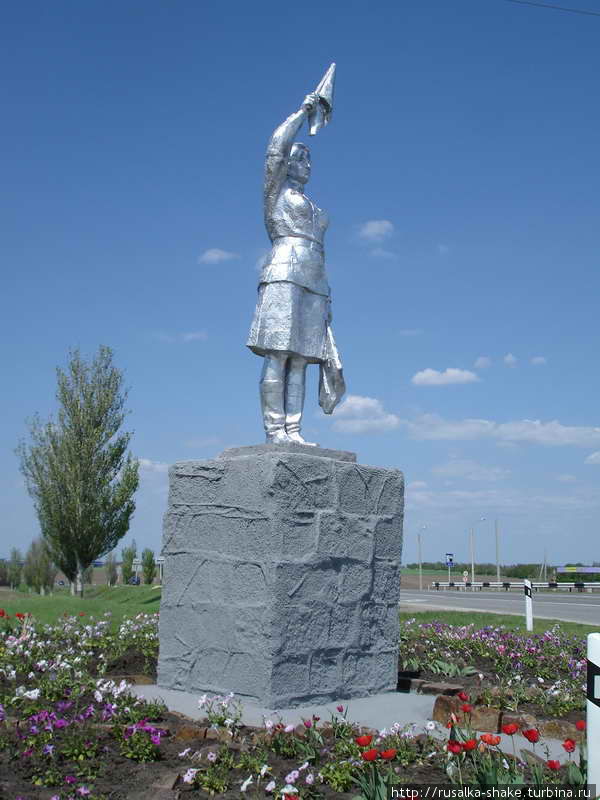 Памятник Марусе-регулировщице