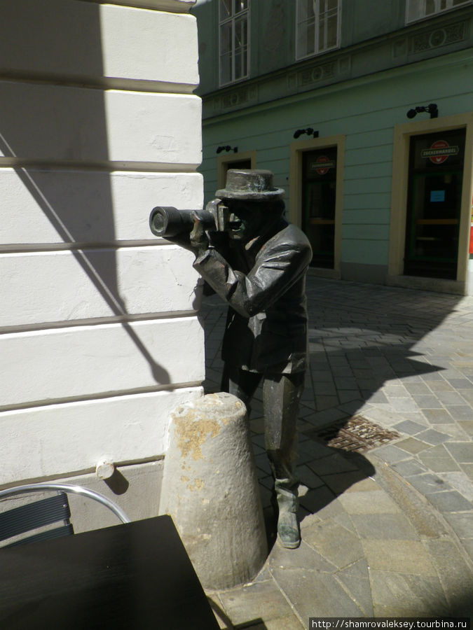Но нельзя расслабляться — кругом папарацци Братислава, Словакия