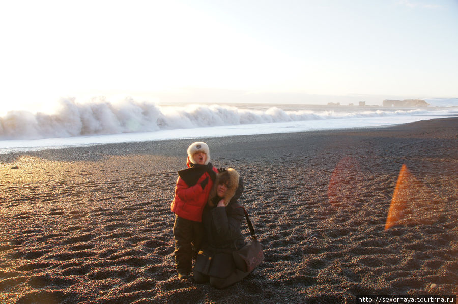 Волны, в этом месте достигают 15 метров Исландия