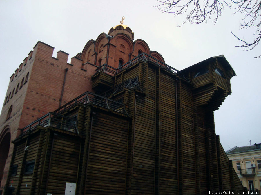Киев: прогулка вокруг Золотых ворот Киев, Украина