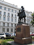 Памятник Георгу Рафаэлю Доннеру — австрийскому скульптору эпохи барокко. В Вене ему установлен монумент на площади Шварценплац.