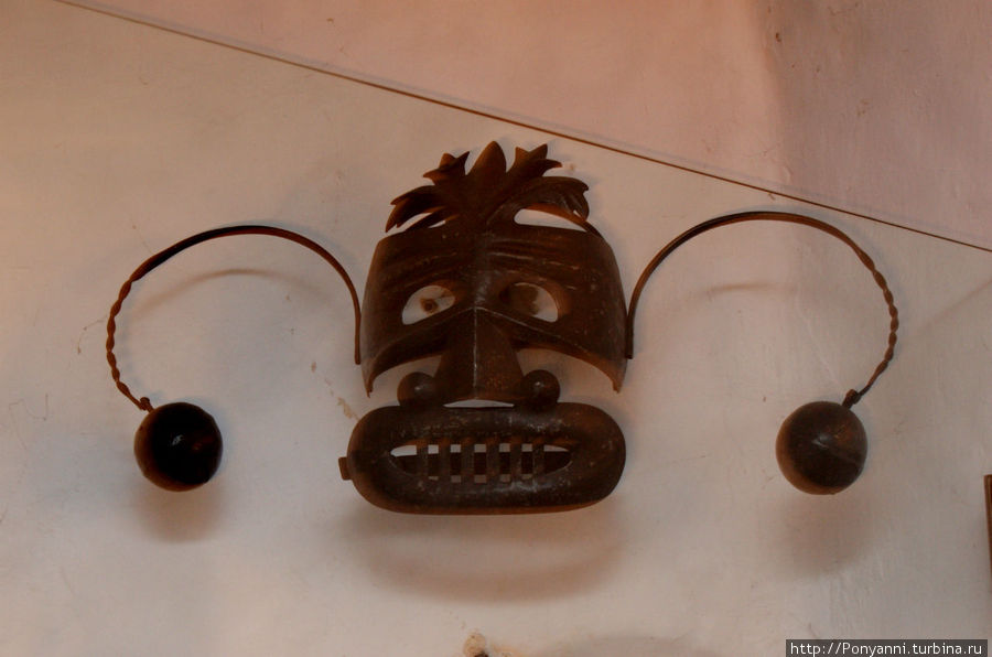 Железная маска из пыточной камеры.Музей средневекового быта. Глатт, Германия