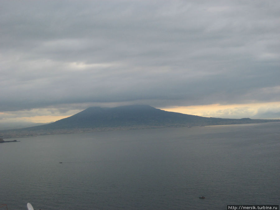 У подножия вулкана Неаполь, Италия