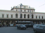 Здание железнодорожного вокзала.
