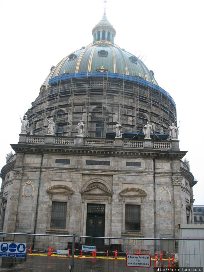 Две церкви рядом. Мраморная и собор Александра Невского Копенгаген, Дания