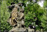 Цтирада и Шарка, украшавшие мост Палацкого, теперь обнимаются в Вышеградском саду