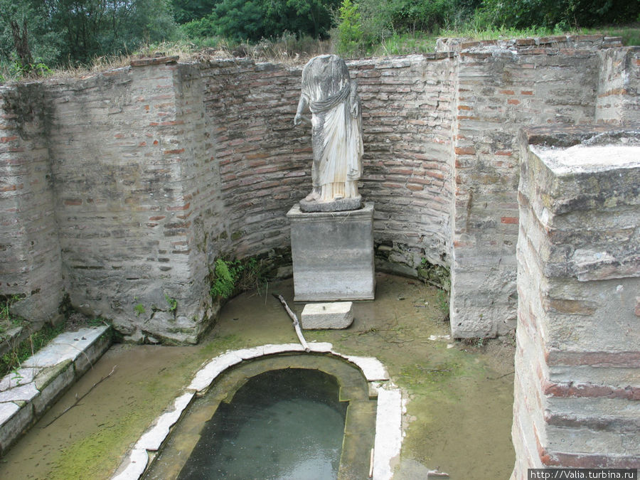 Дион — времена Римской Империи. Раскопки. Храм Зевса. Даже бассейн сохранился Греция