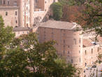 Вид на Палаццо Дукале с крепости  Альборноз
