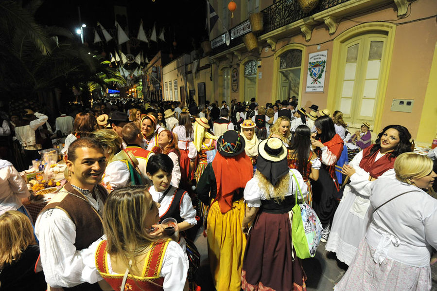 Фестиваль в Santa Cruz Санта-Крус-де-Тенерифе, остров Тенерифе, Испания