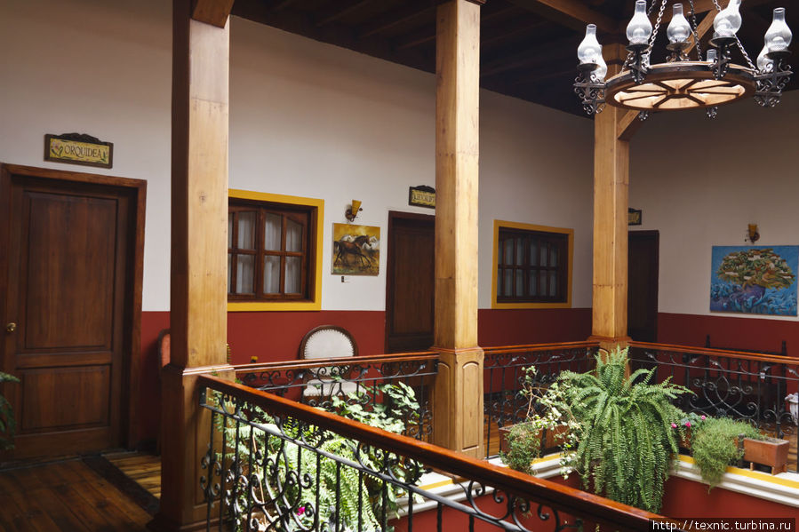 Холл на втором этаже отеля Риобамба, Эквадор