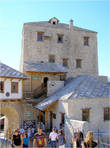 На правом берегу реки Неретвы находится башня Халебия или Человина. С 1716 г. она использовалась в качестве тюрьмы.