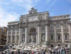 Самый крупный и самый красивый фонтан Рима -фонтан Треви.