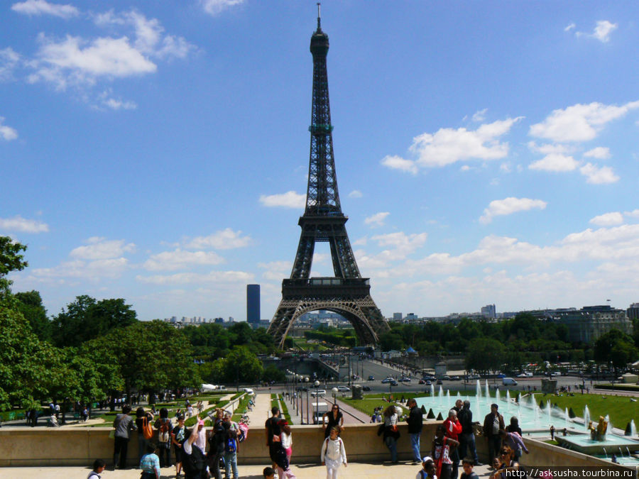 Вот уже больше сотни лет Эйфелева башня остается эмблемой Парижа, изящно и горделиво вознося к небу свой ажурный силуэт, известный во всем мире. Париж, Франция