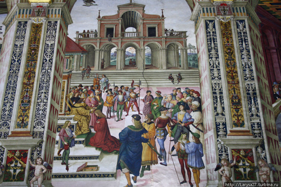 Цикл фресок о жизни и деяниях Энеа Сильвио Пикколомини, папы Пия II, в библиотеке Сиенского собора. Фридрих III венчает Пикколомини венком поэта Сиена, Италия