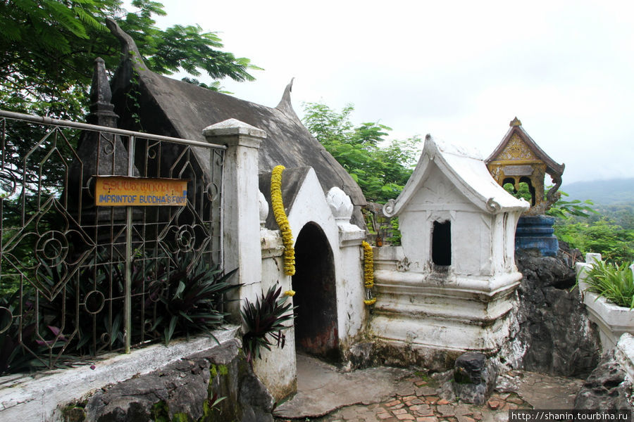 Храм Отпечатка ступни Будды Луанг-Прабанг, Лаос