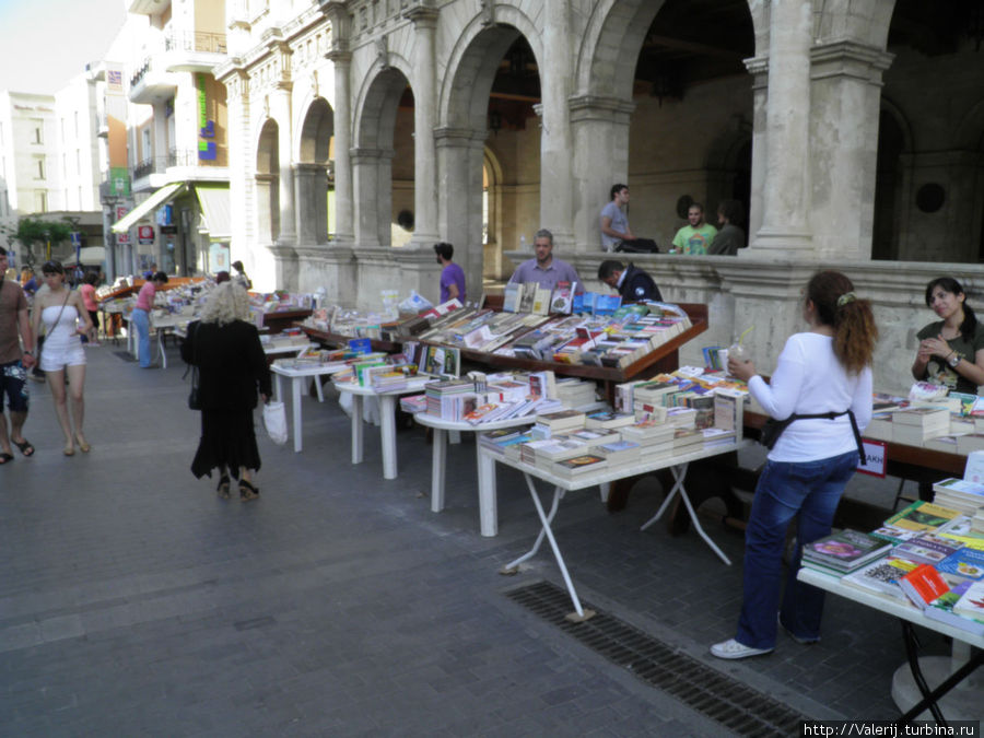 Книжный рынок Малия, Греция
