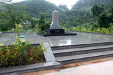 Памятник вьетнамской-лаосской дружбе на нейтральной полосе