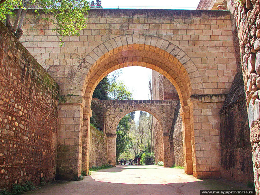 Ворота Puerta de las Granadas Гранада, Испания