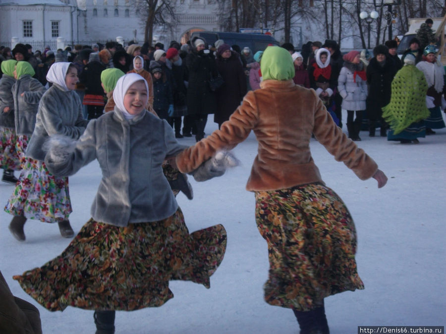 А еще и танцуют, и не только дети… Верхотурье, Россия